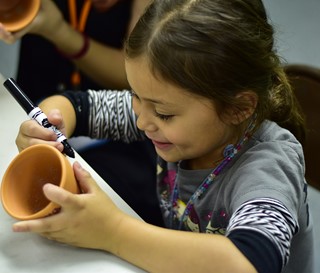 New Song child drawing on ceramic pot