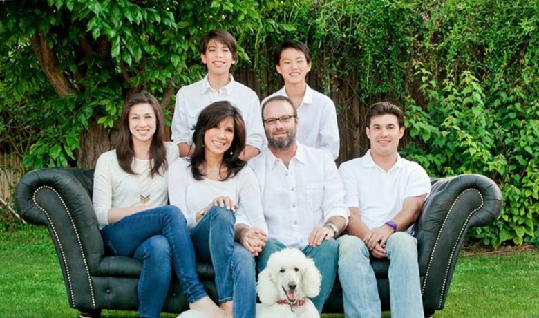 Lin Sue smiling with her family
