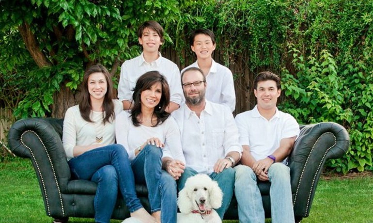 Lin Sue smiling with her family