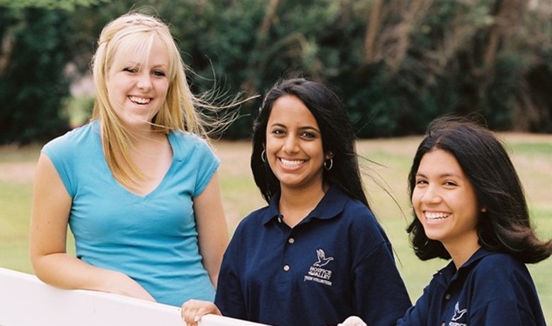 3 teen volunteers
