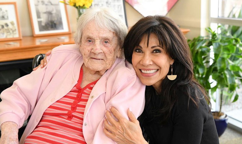 Lin Sue with an HOV patient