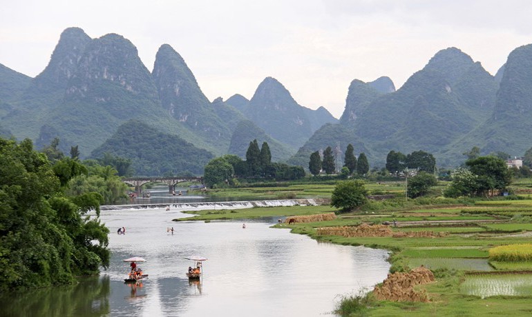 Relaxing lake near the mountains